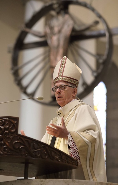 Msza święta pontyfikalna Emaus Domowego Kościoła Ruchu Światło-Życie w katowickiej katedrze.