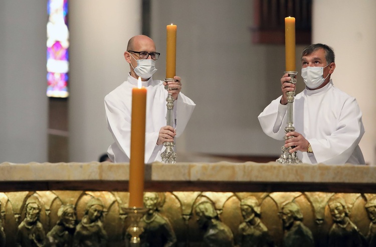 Msza święta pontyfikalna Emaus Domowego Kościoła Ruchu Światło-Życie w katowickiej katedrze.