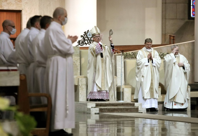 Msza święta pontyfikalna Emaus Domowego Kościoła Ruchu Światło-Życie w katowickiej katedrze.