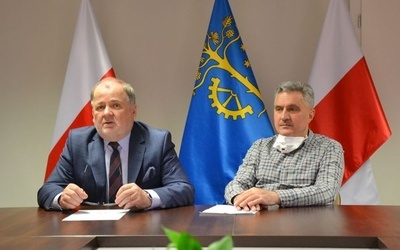 Andrzej Komasa, z prawej, nowy dyrektor szpitala w Stalowej Woli.