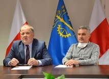 Andrzej Komasa, z prawej, nowy dyrektor szpitala w Stalowej Woli.