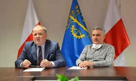 Andrzej Komasa, z prawej, nowy dyrektor szpitala w Stalowej Woli.