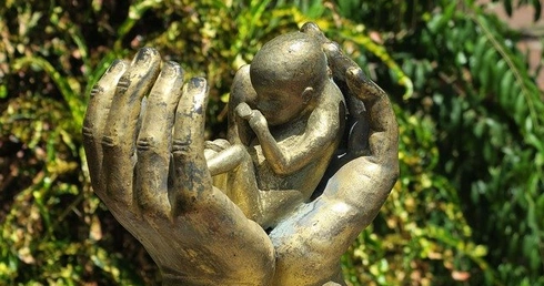 Abp Dzięga: Woła do nieba z całej ziemi jęk dzieci nienarodzonych, a zabijanych