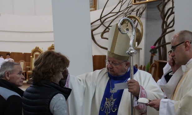 Kard. Dziwisz: Jan Paweł II uczy, że w trudnym czasie mamy powracać do Boga