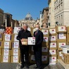 Tajwańskie dary dla bezdomnych jałmużnika papieskiego