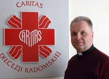 Ks. Robert Kowalski dziękuje za wspieranie Caritas Diecezji Radomskiej i organizowanych przez nią akcji.
