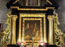 Ołtarz z obrazem Matki Bożej Juścieńskiej.