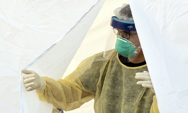 Więcej Amerykanów zmarło na COVID-19, niż zginęło podczas wojny w Wietnamie