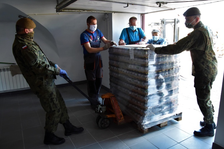 Transport żywności do DPS w Kurozwękach