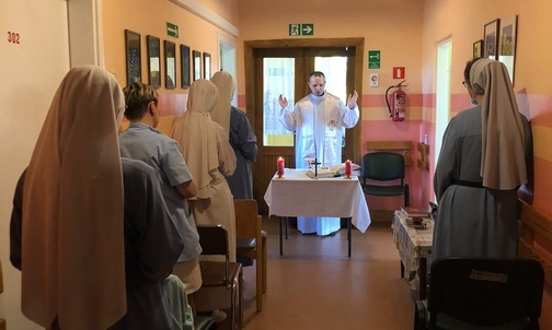 Rektor seminarium o pracy na oddziale z koronawirusem: Tu jest inny wymiar...