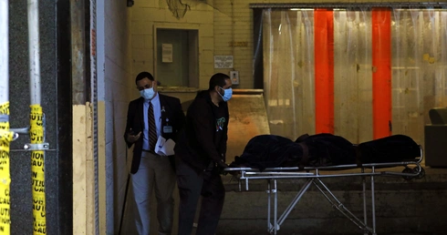 W ciągu doby bilans ofiar śmiertelnych w USA wzrósł o 2502.