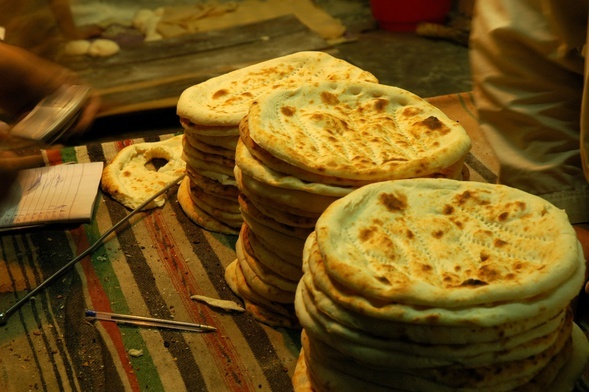 Pakistańskie chlebki roti.