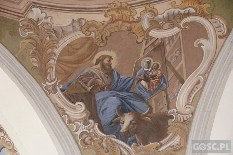 Sanktuarium w Rokitnie z bliska