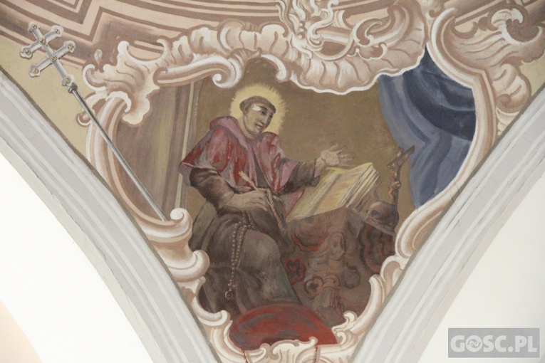 Sanktuarium w Rokitnie z bliska