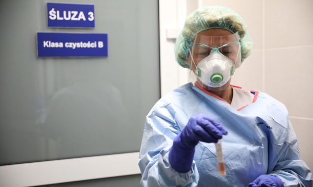 Zmarło już 651 osób zakażonych koronawirusem