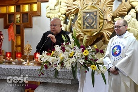 Pielgrzymów przywitał ks. prał. Ryszard Staszak, kustosz sanktuarium.