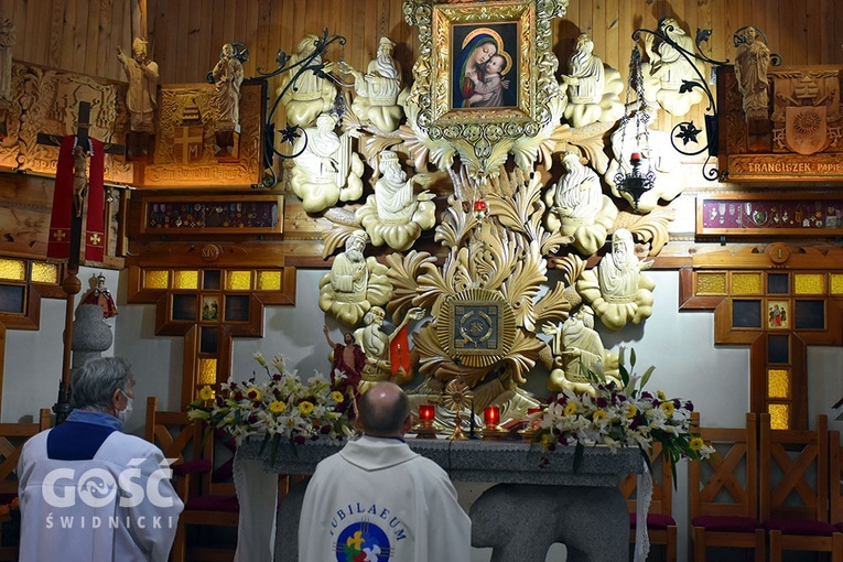 Msza św. w sanktuarium Matki Bożej Dobrej Rady w Sulistrowiczkach