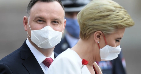 Prezydent wziął udział w uroczystości podniesienia Flagi Państwowej RP na Wieży Zegarowej Zamku Królewskiego