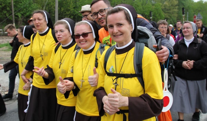Siostry serafitki - pątniczki - u celu, w Łagiewnikach 3 maja 2019 roku