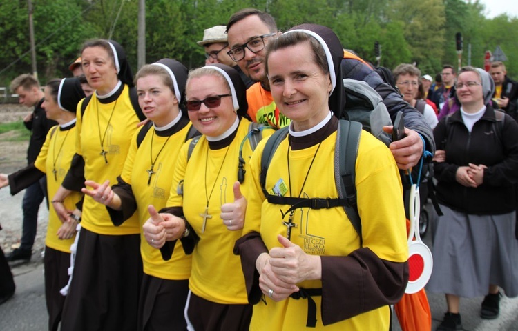 Siostry serafitki - pątniczki - u celu, w Łagiewnikach 3 maja 2019 roku