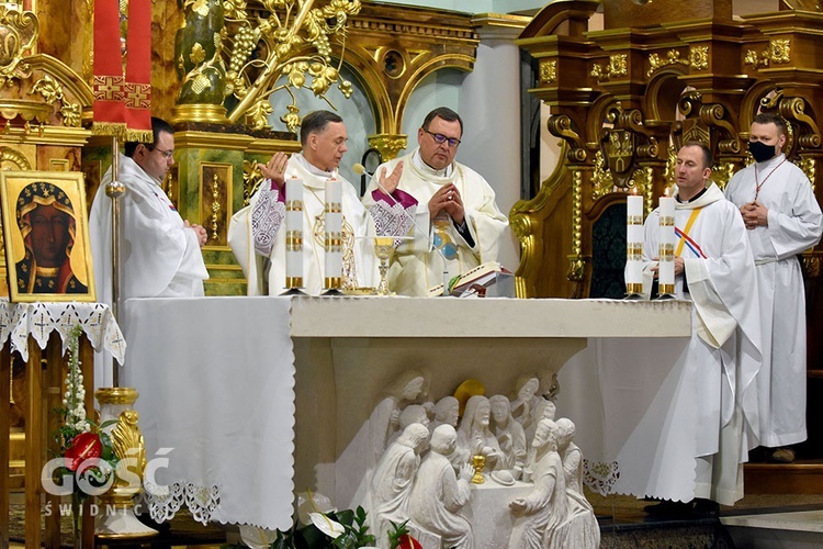 Strzegom. Msza św. za ojczyznę i chorego proboszcza