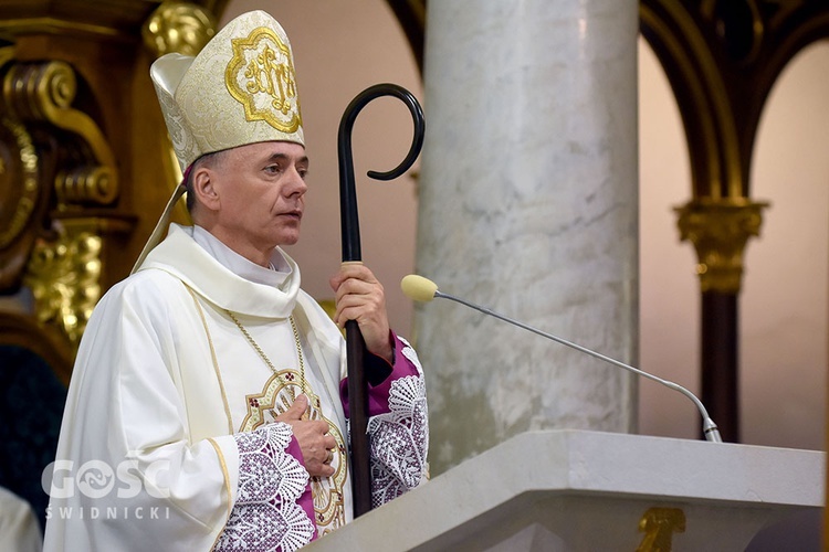 Strzegom. Msza św. za ojczyznę i chorego proboszcza