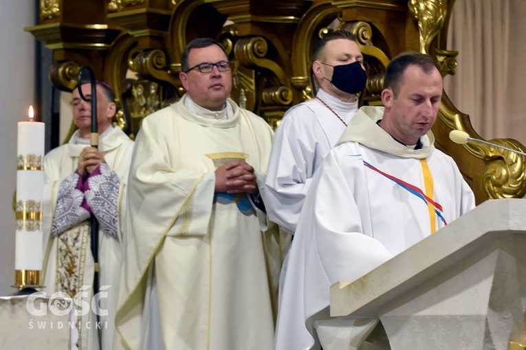 Strzegom. Msza św. za ojczyznę i chorego proboszcza