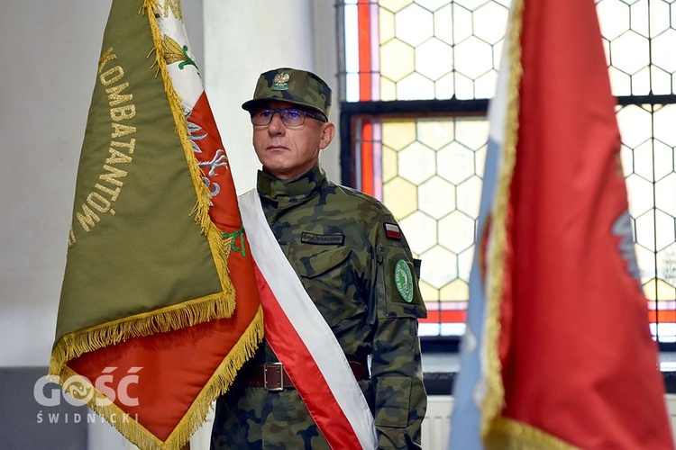 Strzegom. Msza św. za ojczyznę i chorego proboszcza