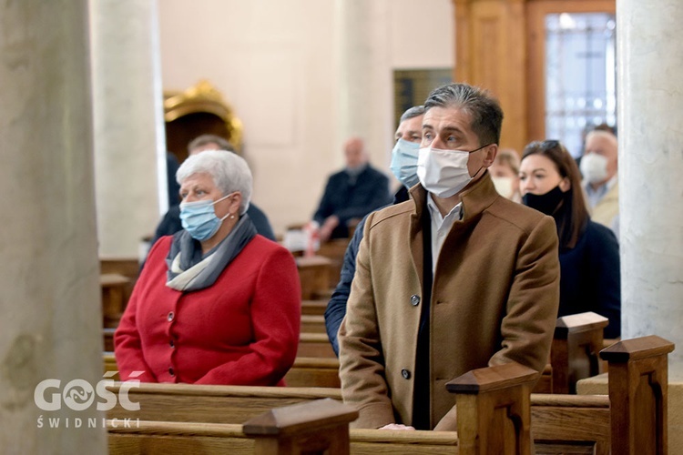 Strzegom. Msza św. za ojczyznę i chorego proboszcza