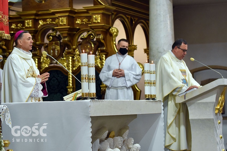 Strzegom. Msza św. za ojczyznę i chorego proboszcza