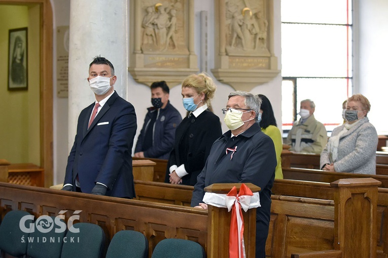 Strzegom. Msza św. za ojczyznę i chorego proboszcza