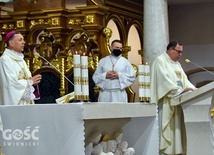 Początek liturgii w strzegomskim kościele.