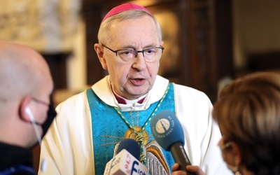 Abp Gądecki: Kościół wirtualny nie jest prawdziwym Kościołem