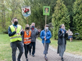 Nogi same się tu rwały. Pielgrzymka Promienista w tym roku przede wszystkim duchowa