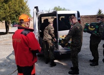 Caritas i władze miejskie pomagają samotnym seniorom w Głogowie