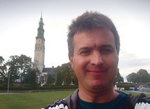 ▲	Janusz Radziszewski na Jasnej Górze. Duchowość Karmelu jest ściśle związana z Maryją.