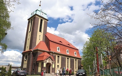 ▲	Kościół od ponad 100 lat służy mieszkańcom wałbrzyskiej Piaskowej Góry.