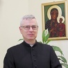 ▲	– Dobrze, jeśli media społecznościowe podtrzymują pragnienie pełnego udziału w liturgii – uważa biskup.