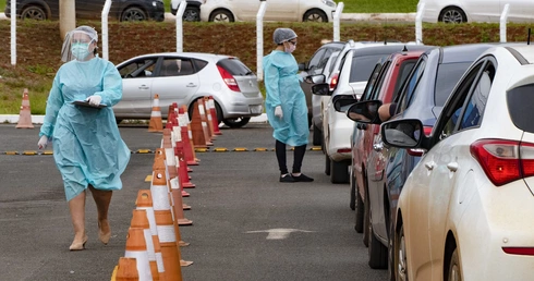 NFZ: Ponad 160 świadczeniodawców zainteresowanych testami "drive-thru" na koronawirusa