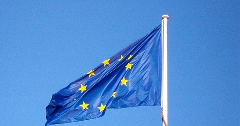 KE: PKB strefy euro skurczy się o 7,7 proc. w tym roku