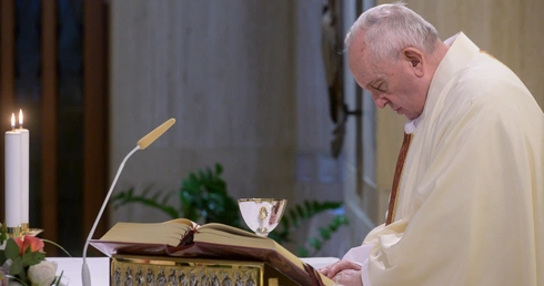 Papież: Módlmy się za artystów, oni uczą nas, czym jest piękno