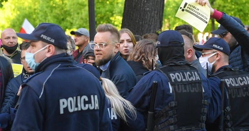 Przedsiębiorcy przed kancelarią premiera zapowiadają, że będą spać na ulicy