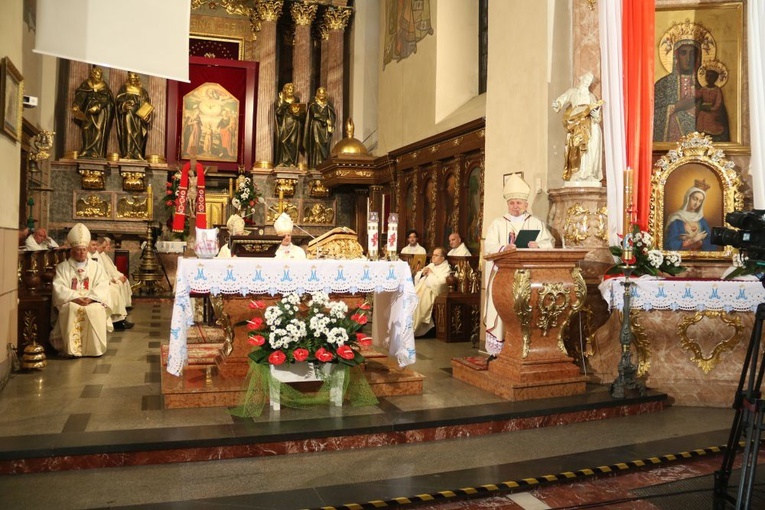 Msza św. w Sanktuarium św. Józefa w Kaliszu pod przewodnictwem bp. Marka Mendyka