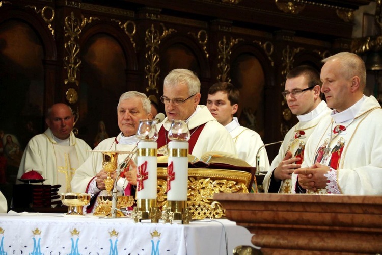 Msza św. w Sanktuarium św. Józefa w Kaliszu pod przewodnictwem bp. Marka Mendyka