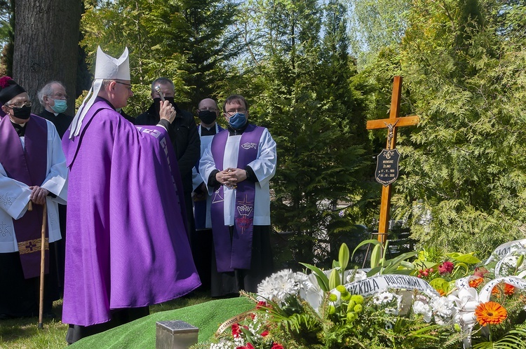 Pogrzeb ks. Ireneusza Żejmy