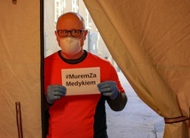 #MuremZaMedykiem. Akcja przeciwko hejtowi na środowisko medyczne