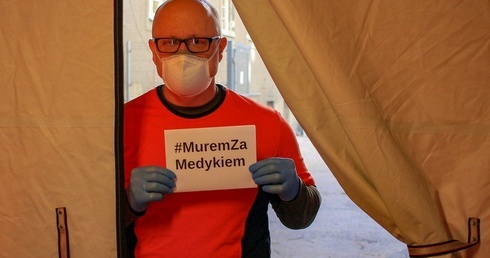 #MuremZaMedykiem. Akcja przeciwko hejtowi na środowisko medyczne