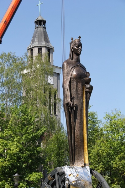 Knurów. Św. Barbara trafiła na pomnik