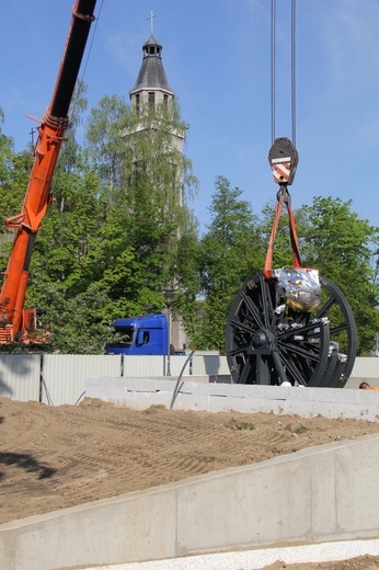Knurów. Św. Barbara trafiła na pomnik
