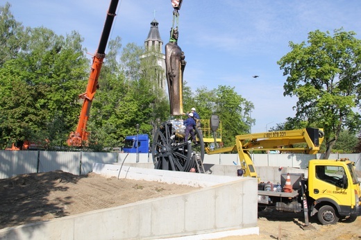 Knurów. Św. Barbara trafiła na pomnik